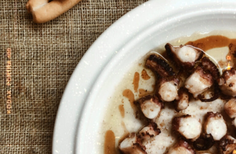 Pulpo a la cartagenera. Foto y receta: Puré de Palabras